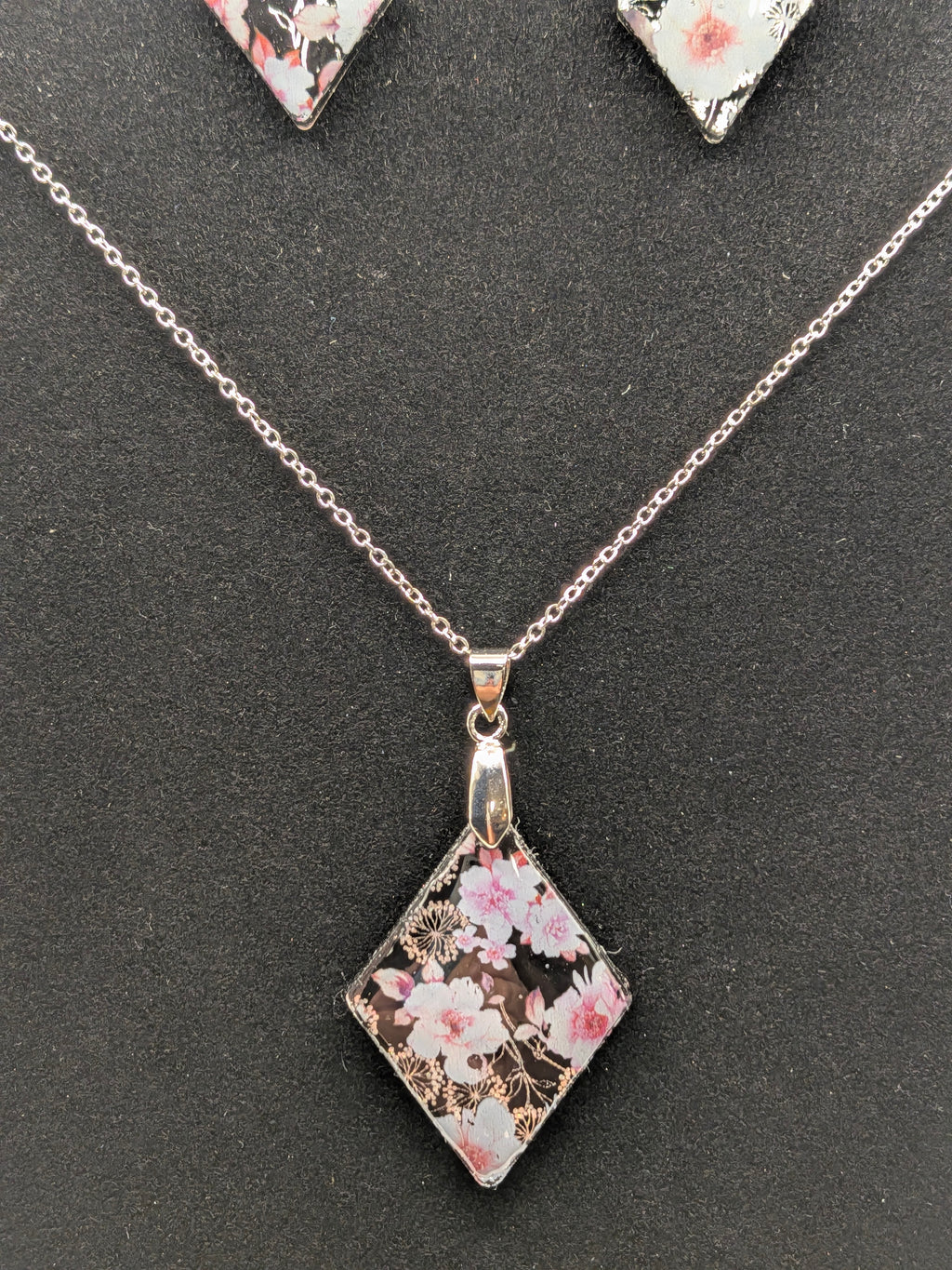 Diamond Floral Nail Foil Jewelry Set — Black with Pink & White Flowers
