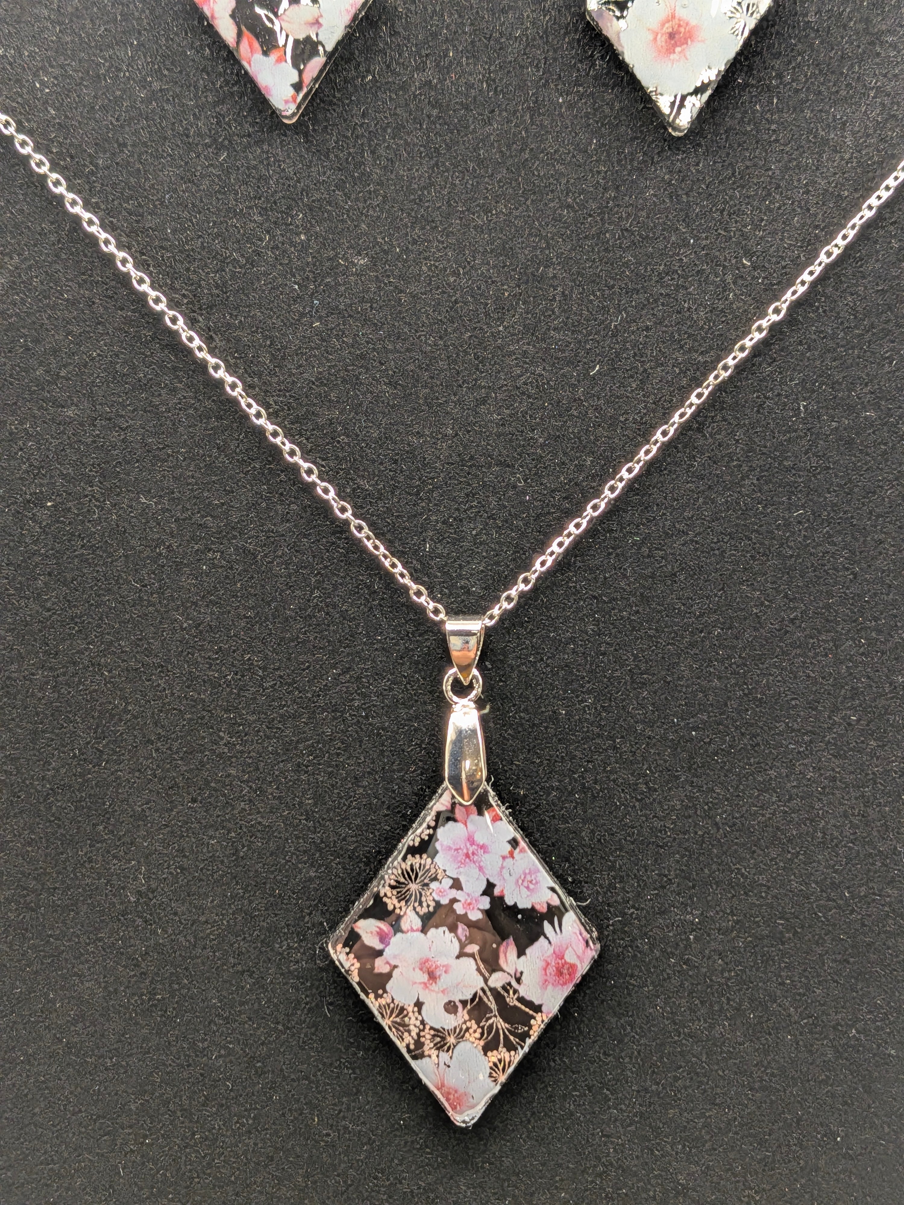 Diamond Floral Nail Foil Jewelry Set — Black with Pink & White Flowers