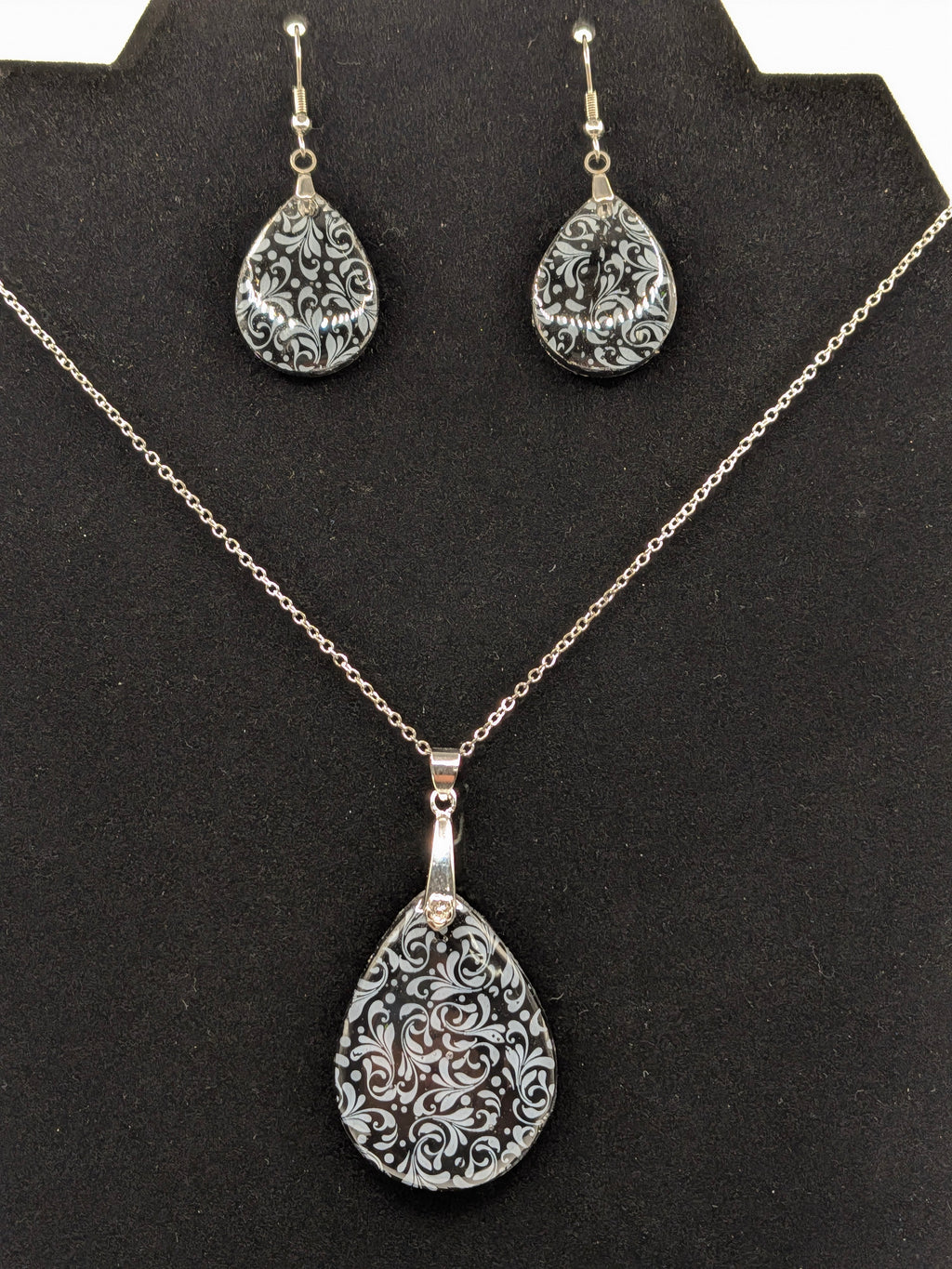 Teardrop Nail Foil Jewelry Set — White Lace on Black