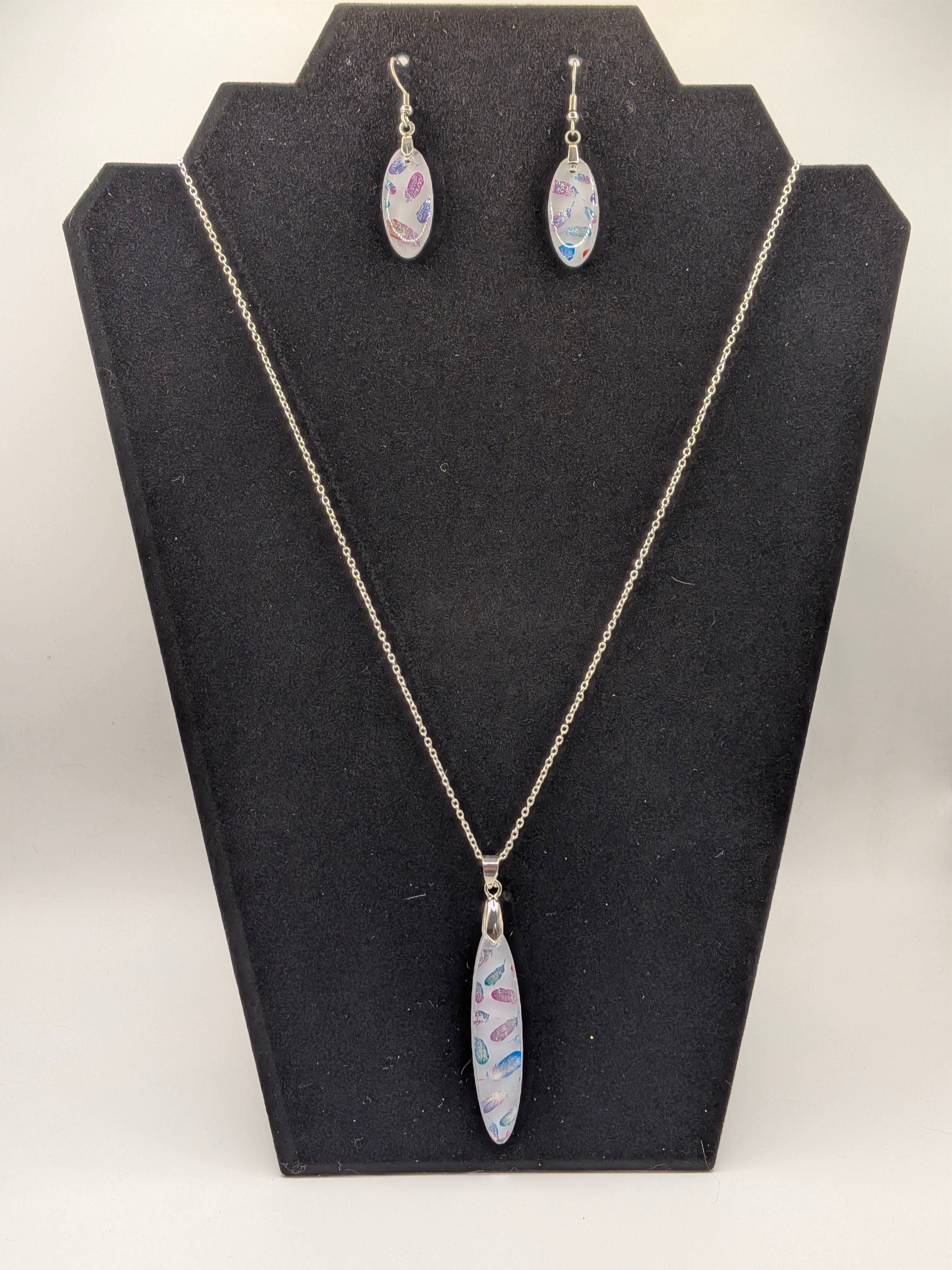 Oblong Nail Foil Jewelry Set — Shiny Pastel Pink & Blue Circles on White