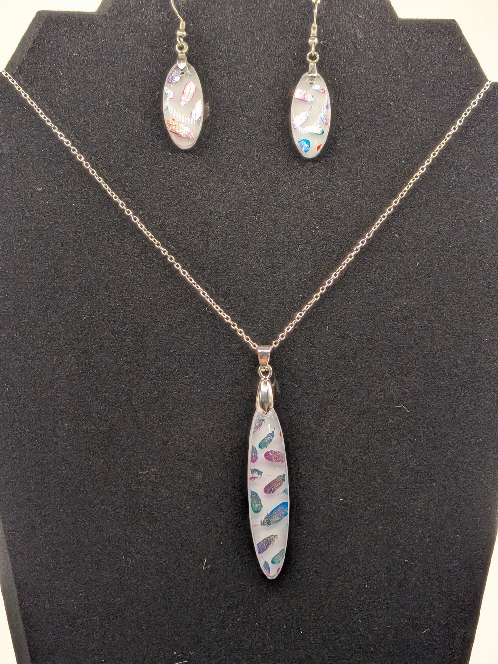 Oblong Nail Foil Jewelry Set — Shiny Pastel Pink & Blue Circles on White