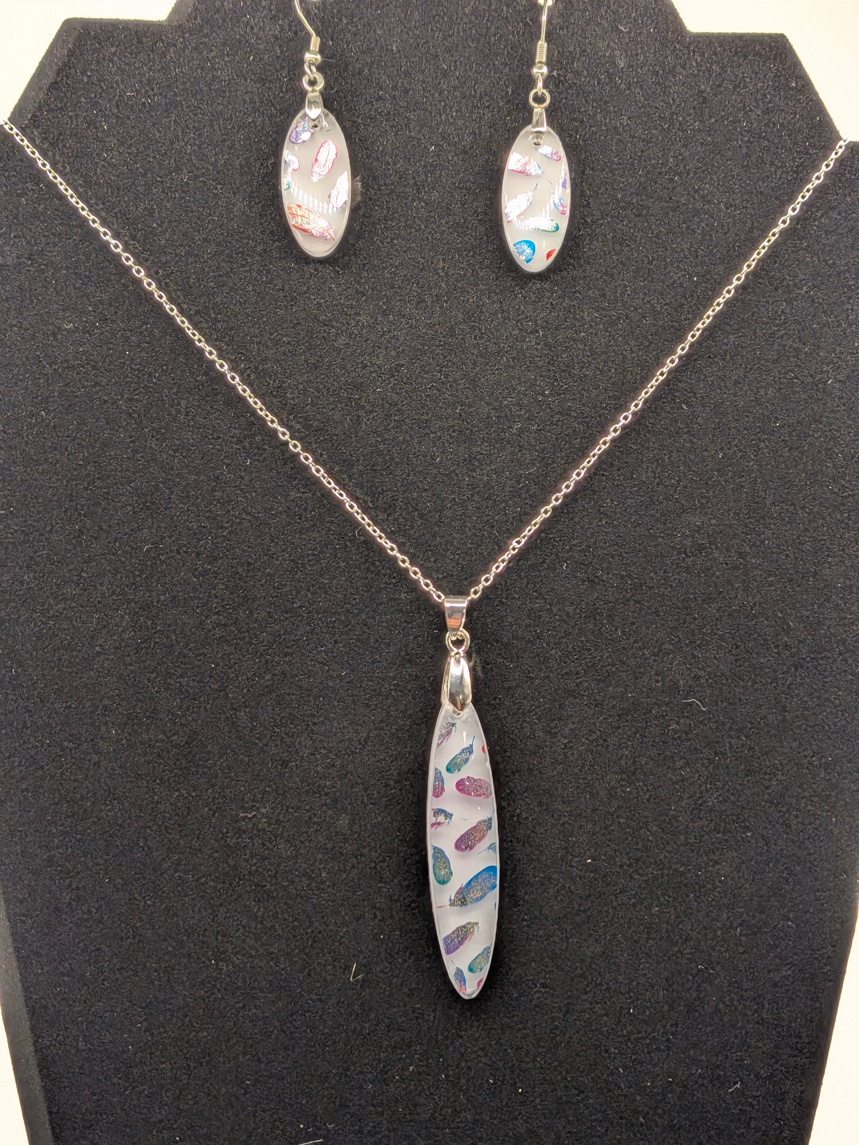 Oblong Nail Foil Jewelry Set — Shiny Pastel Pink & Blue Circles on White